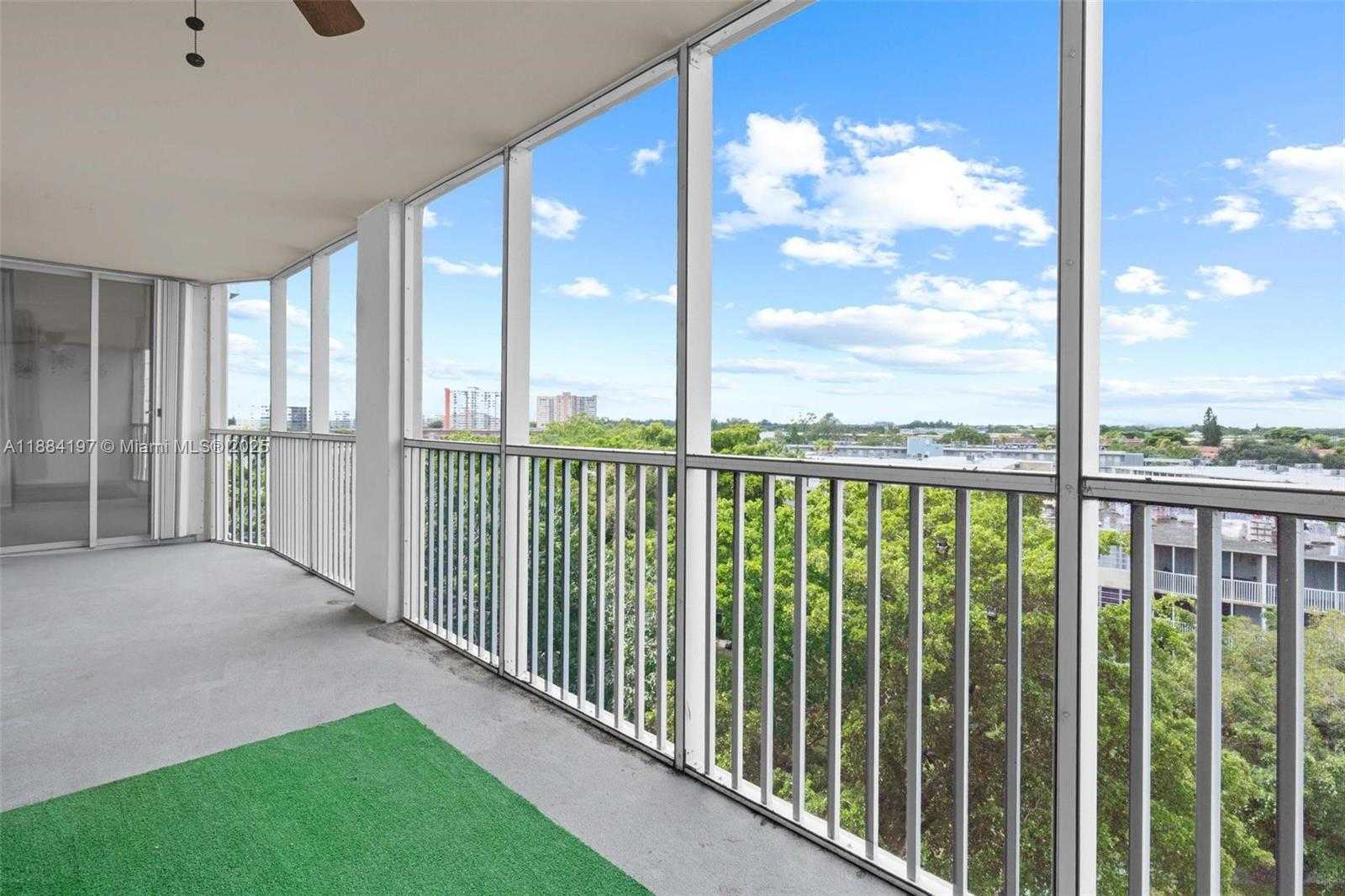 Small Image of 1750 NE 191st St, Miami, FL 33179, USA Number 14