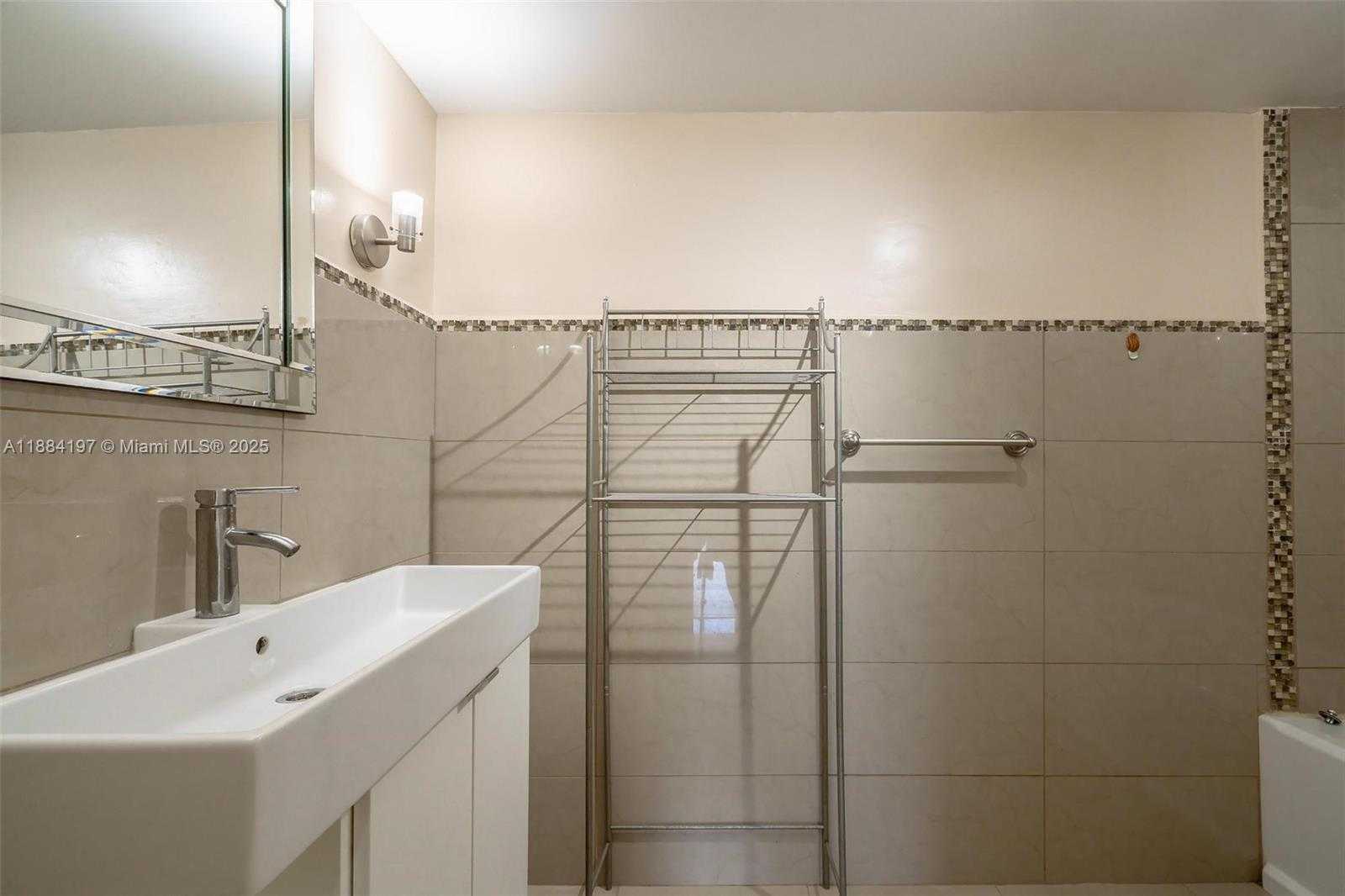 Small Image of 1750 NE 191st St, Miami, FL 33179, USA Number 15