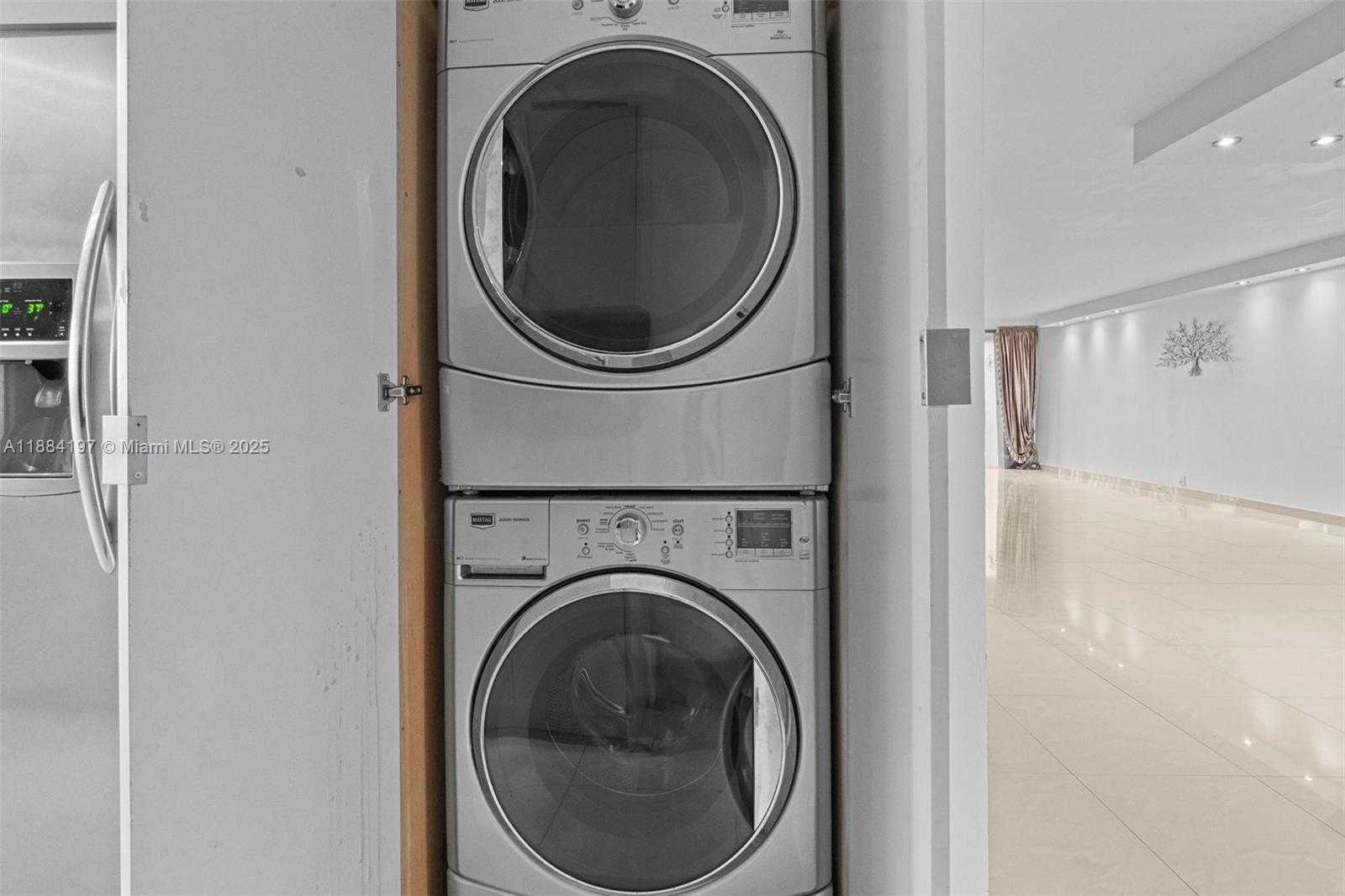 Small Image of 1750 NE 191st St, Miami, FL 33179, USA Number 19