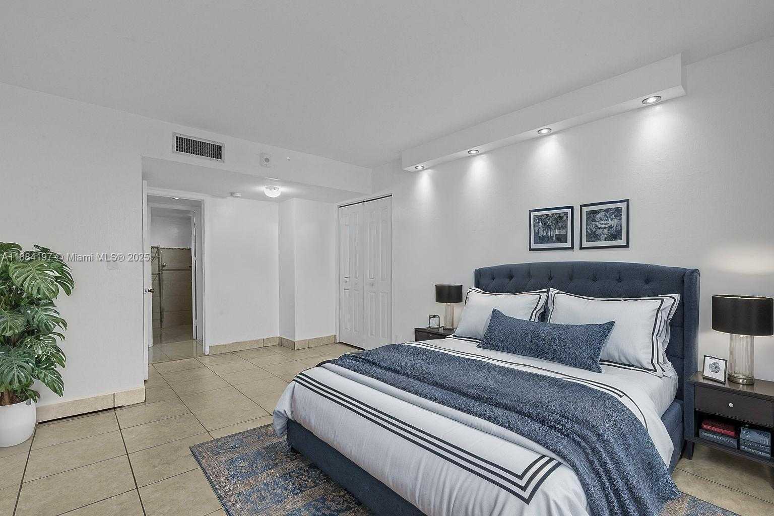 Small Image of 1750 NE 191st St, Miami, FL 33179, USA Number 2