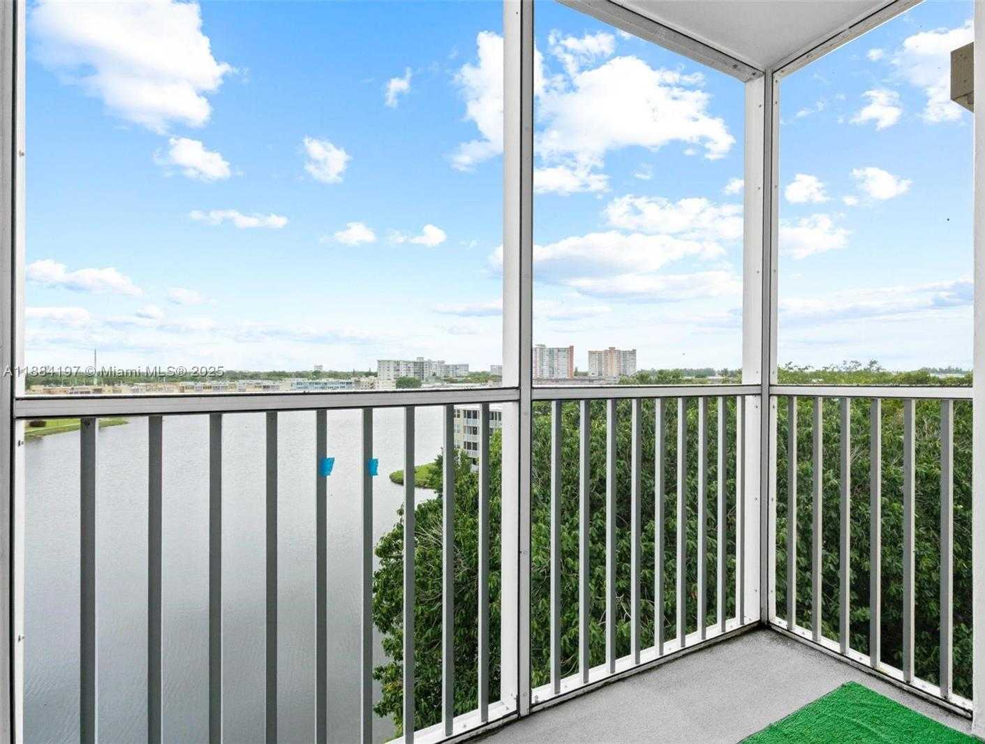 Small Image of 1750 NE 191st St, Miami, FL 33179, USA Number 21