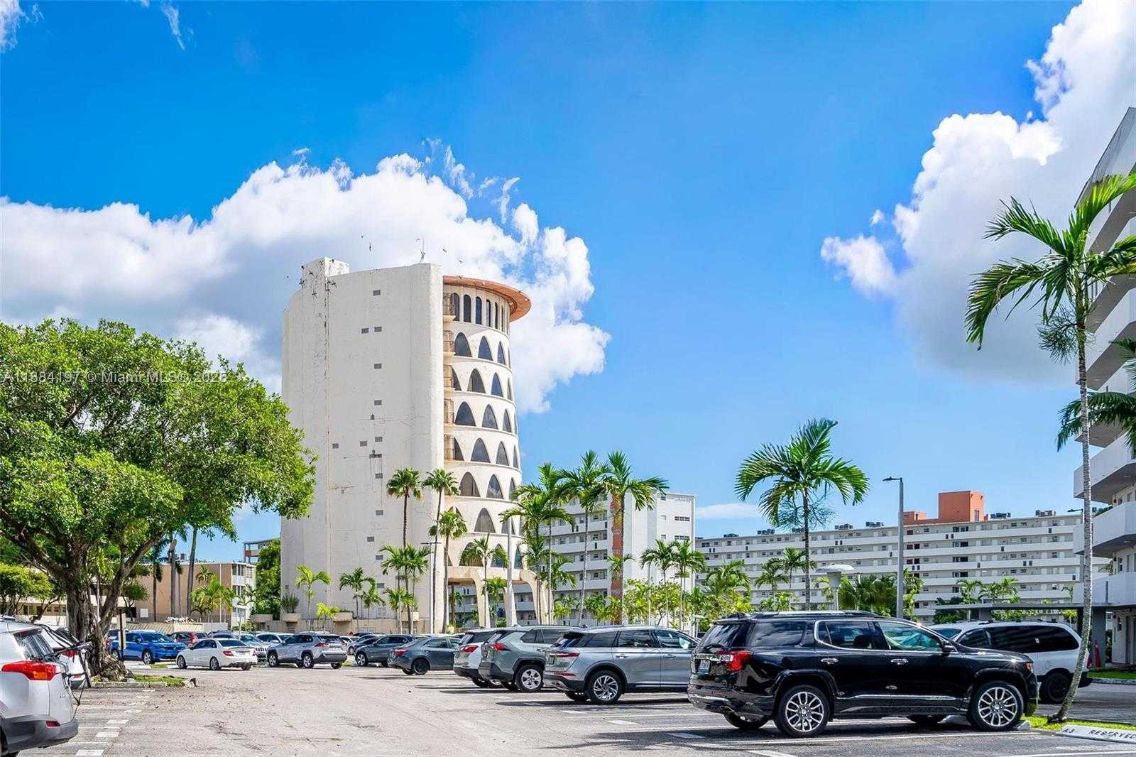 Small Image of 1750 NE 191st St, Miami, FL 33179, USA Number 22