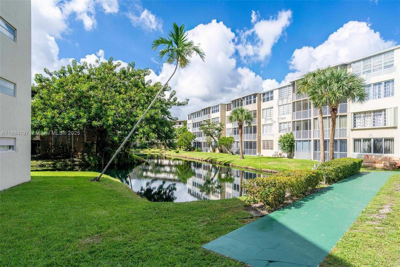 Small Image of 1750 NE 191st St, Miami, FL 33179, USA Number 24