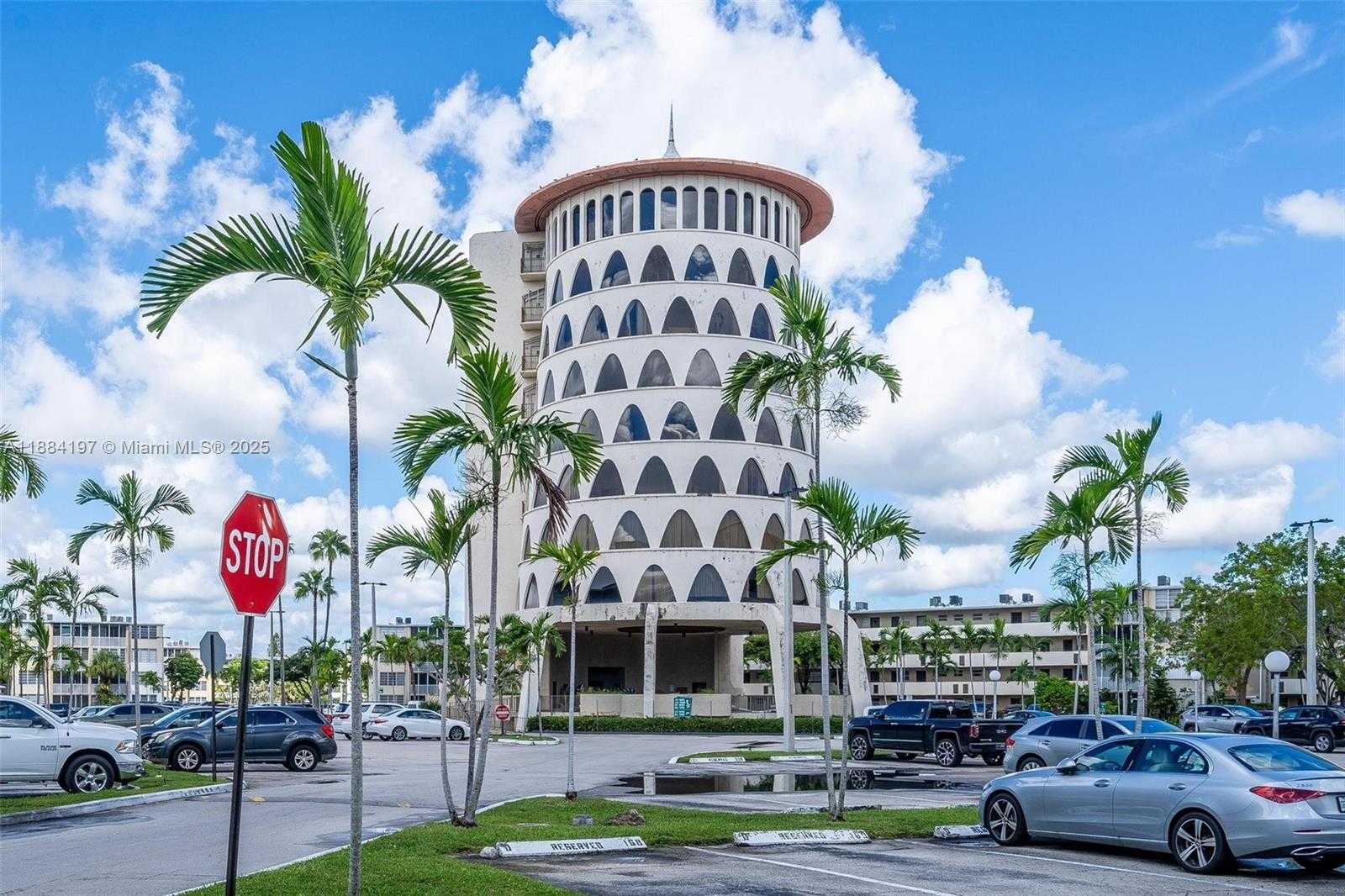 Small Image of 1750 NE 191st St, Miami, FL 33179, USA Number 25