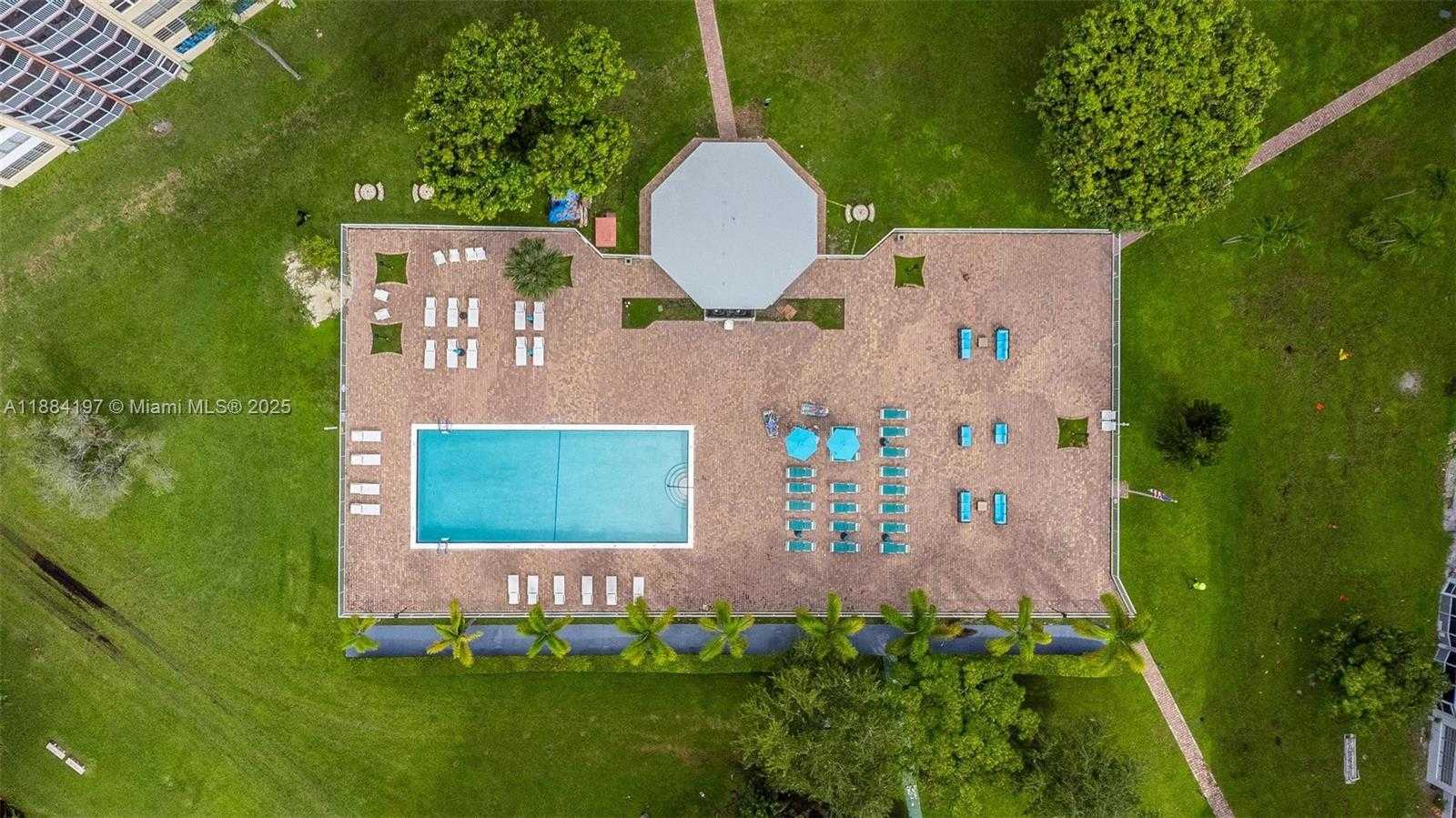 Small Image of 1750 NE 191st St, Miami, FL 33179, USA Number 28