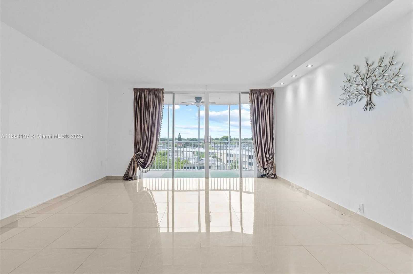 Small Image of 1750 NE 191st St, Miami, FL 33179, USA Number 5
