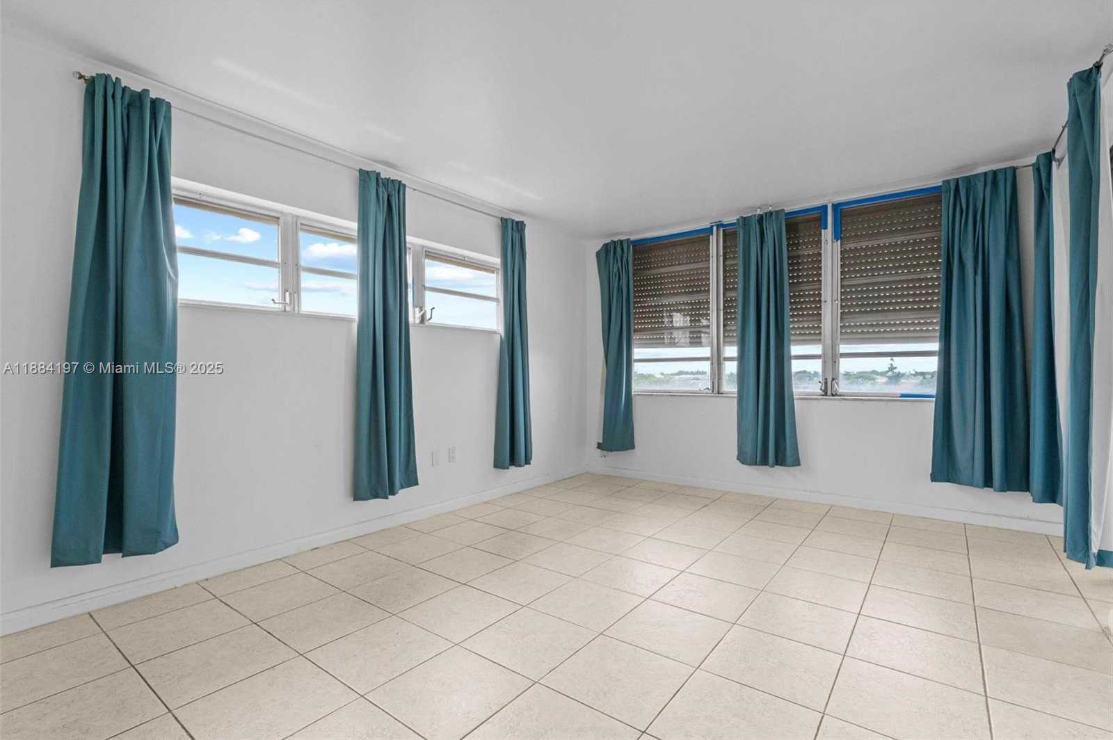 Small Image of 1750 NE 191st St, Miami, FL 33179, USA Number 6