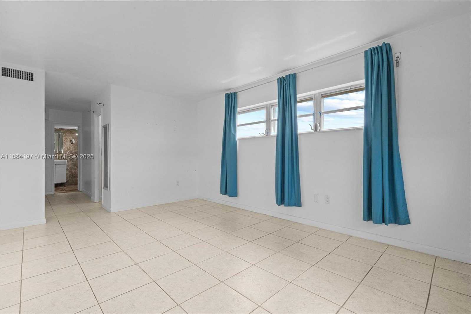 Small Image of 1750 NE 191st St, Miami, FL 33179, USA Number 7
