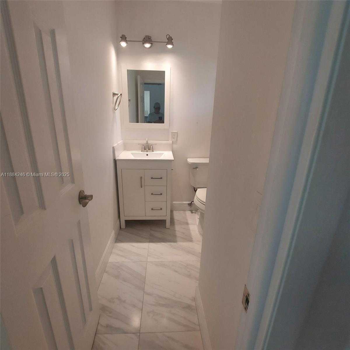 Small Image of 2300 PARK LN #211, Hollywood Number 13