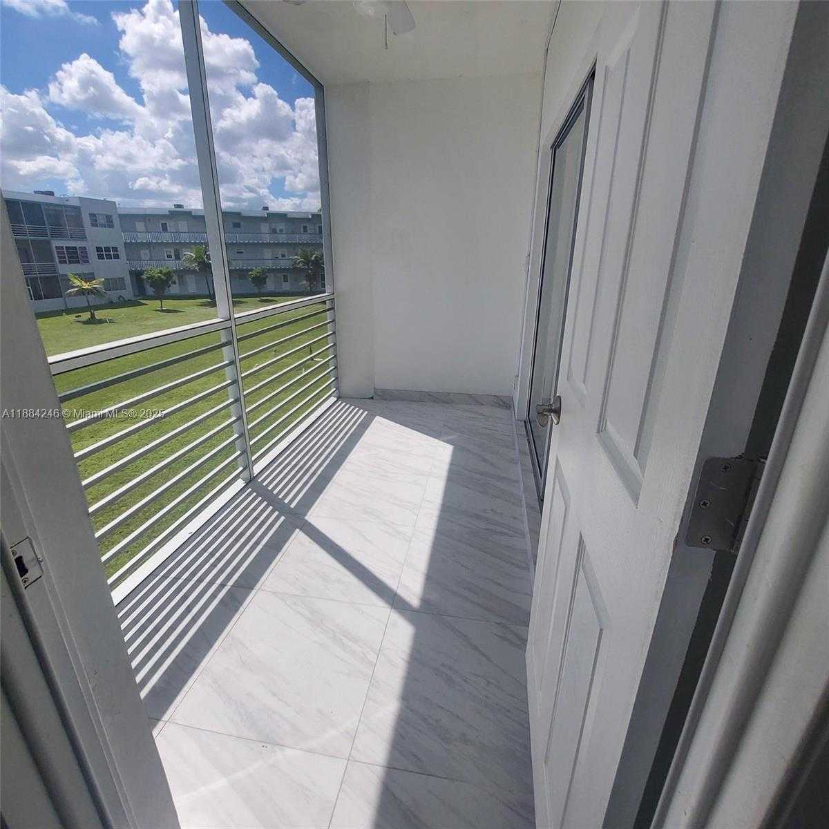 Small Image of 2300 PARK LN #211, Hollywood Number 17