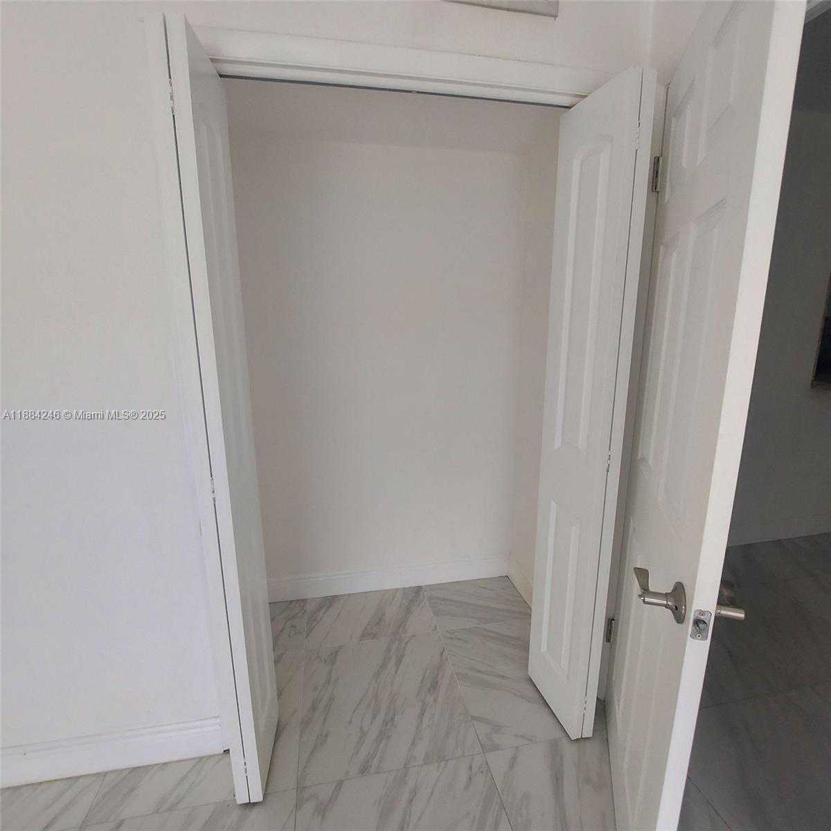 Small Image of 2300 PARK LN #211, Hollywood Number 18