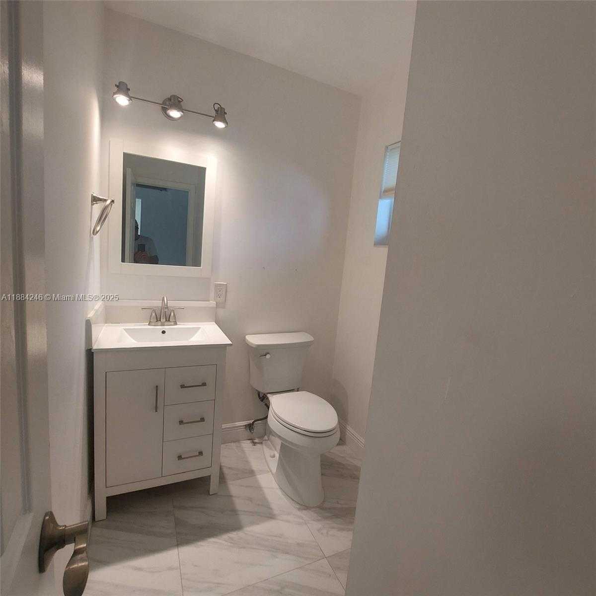 Small Image of 2300 PARK LN #211, Hollywood Number 26