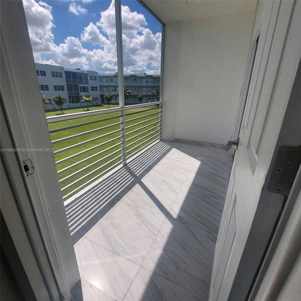 Small Image of 2300 PARK LN #211, Hollywood Number 29