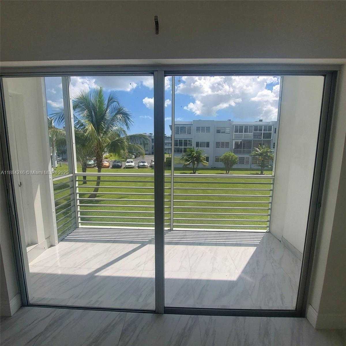 Small Image of 2300 PARK LN #211, Hollywood Number 32