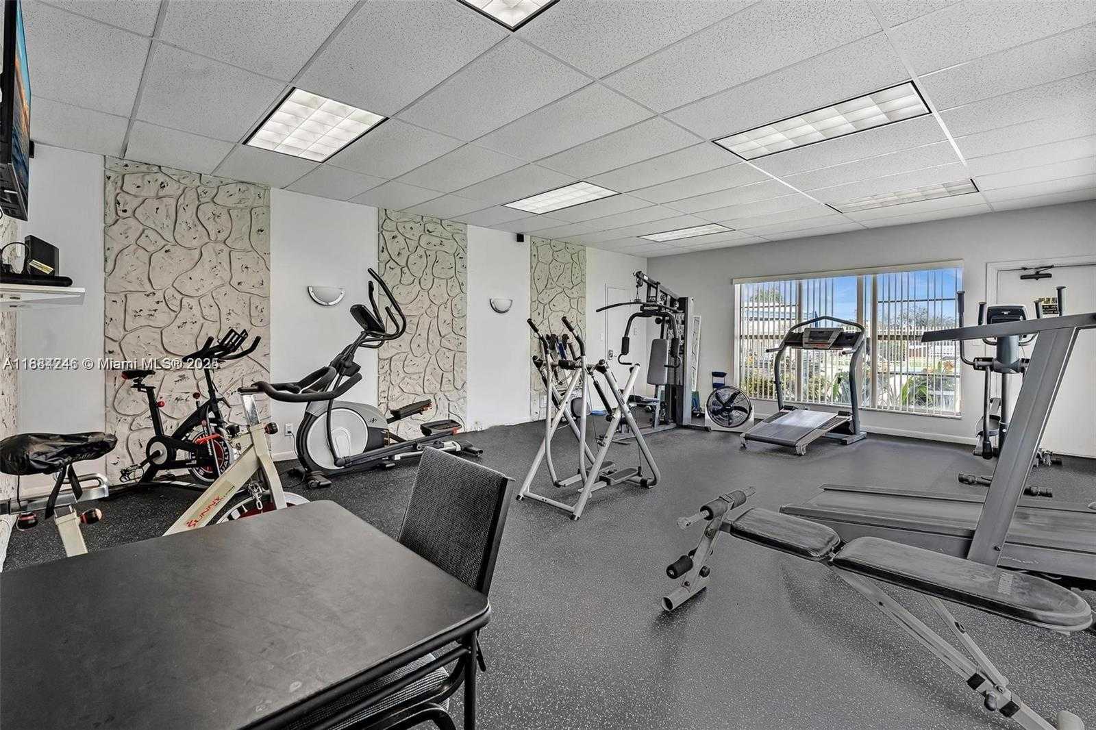 Small Image of 2300 PARK LN #211, Hollywood Number 34