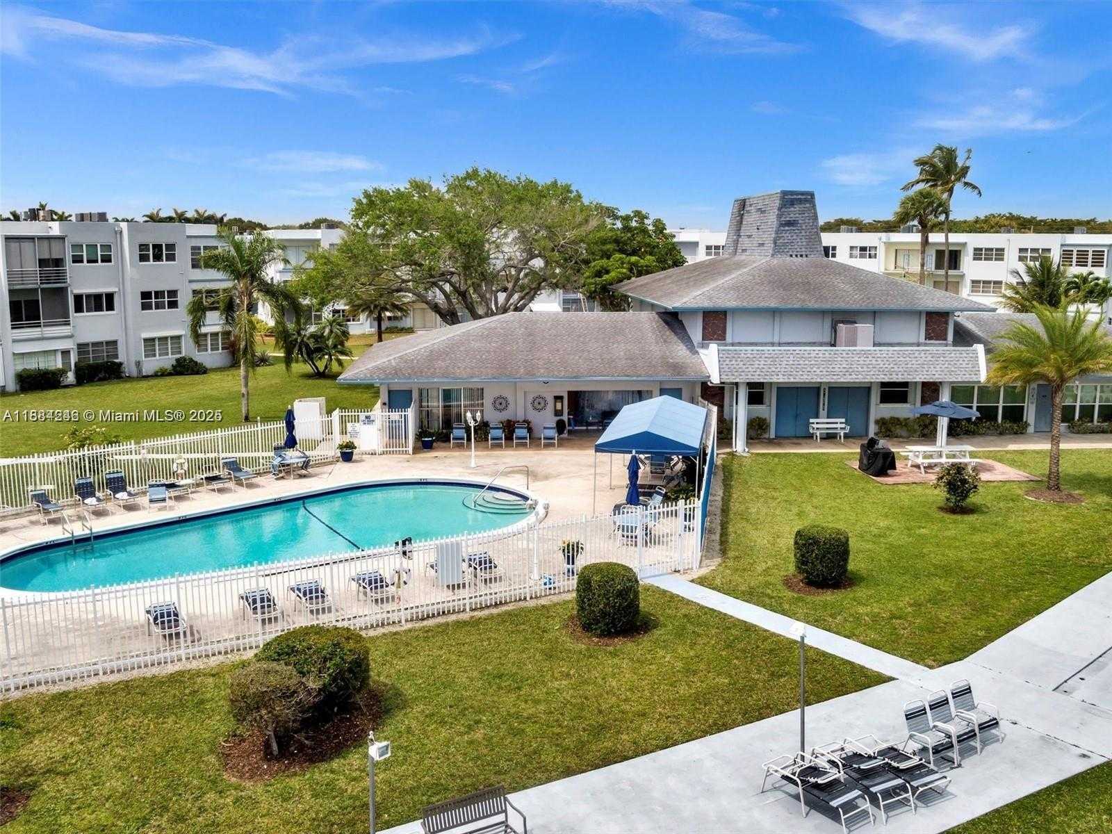 Small Image of 2300 PARK LN #211, Hollywood Number 5