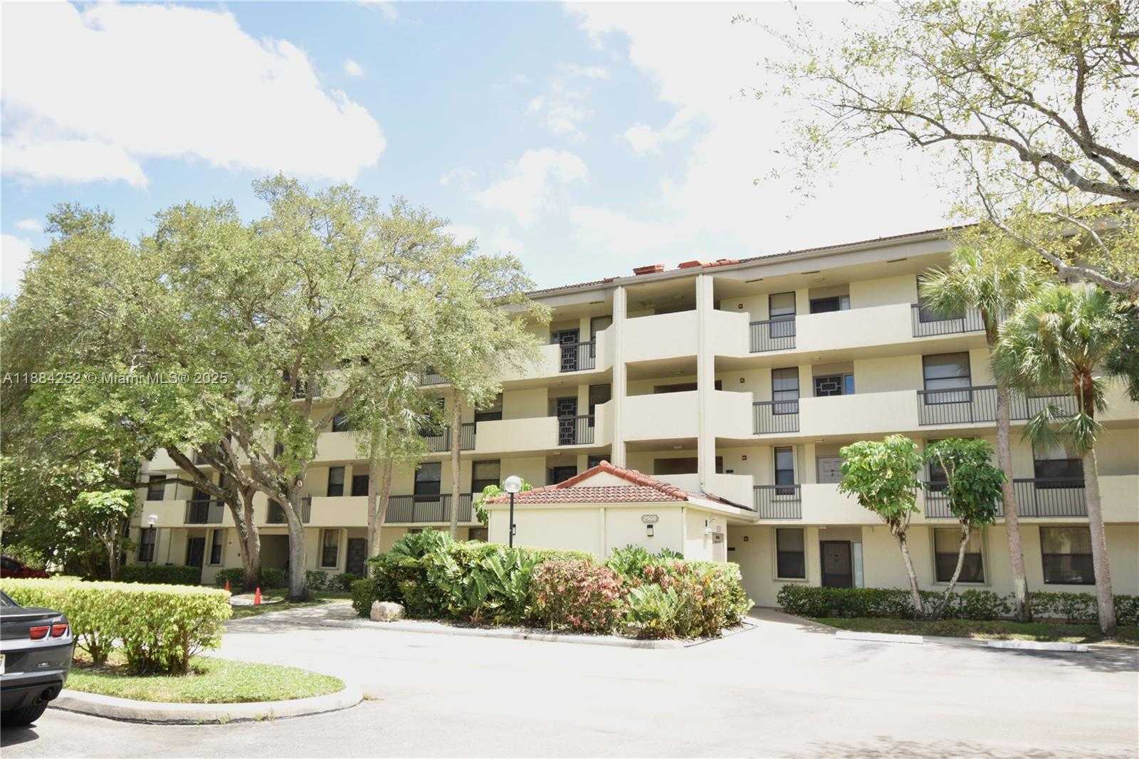 Small Image of 2908 SOUTH CARAMBOLA CIR S #402, Coconut Creek Number 1