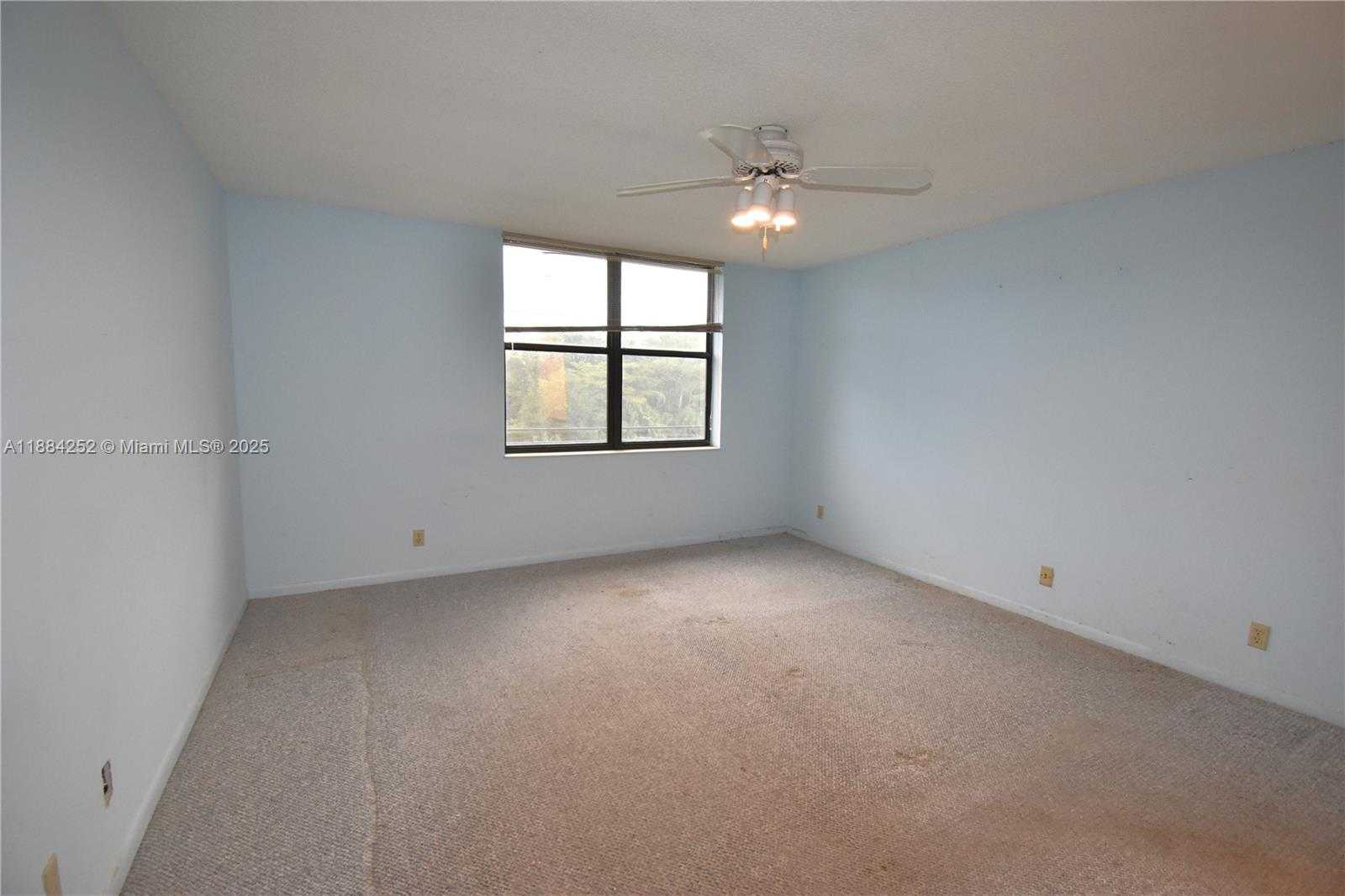 Small Image of 2908 SOUTH CARAMBOLA CIR S #402, Coconut Creek Number 10