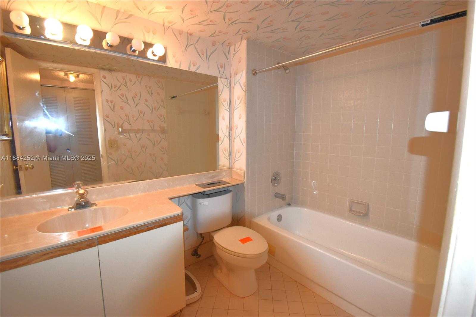 Small Image of 2908 SOUTH CARAMBOLA CIR S #402, Coconut Creek Number 13