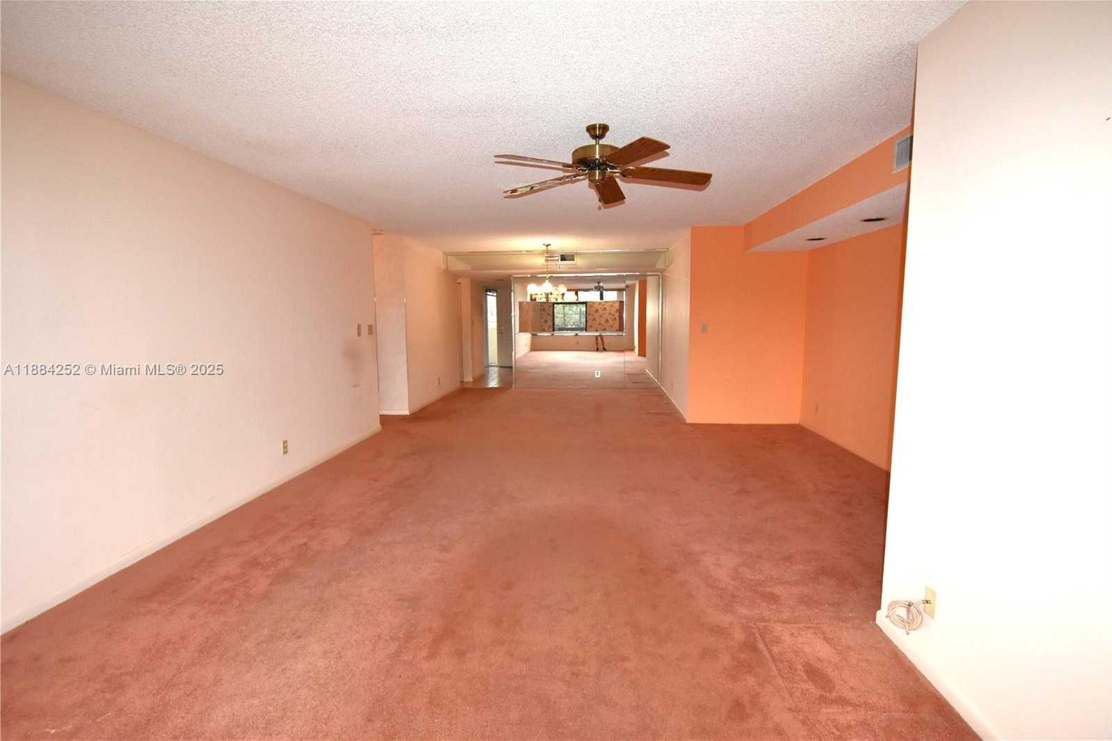 Small Image of 2908 SOUTH CARAMBOLA CIR S #402, Coconut Creek Number 8