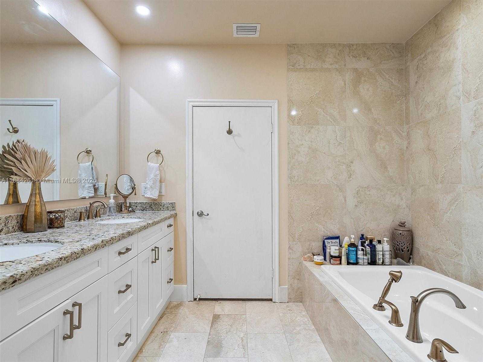 Small Image of 3620 YACHT CLUB DR #503, Aventura Number 16