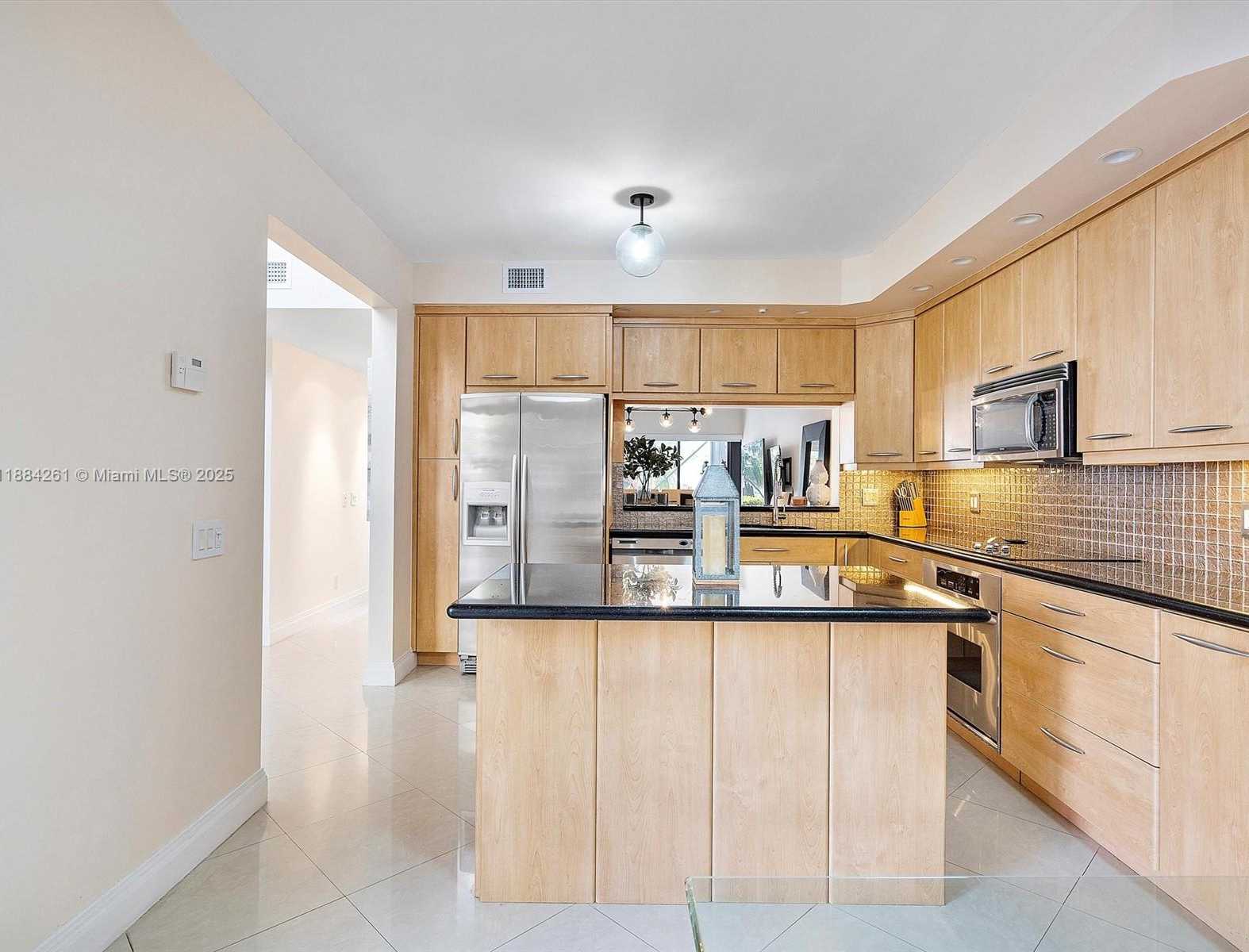 Small Image of 3620 YACHT CLUB DR #503, Aventura Number 31