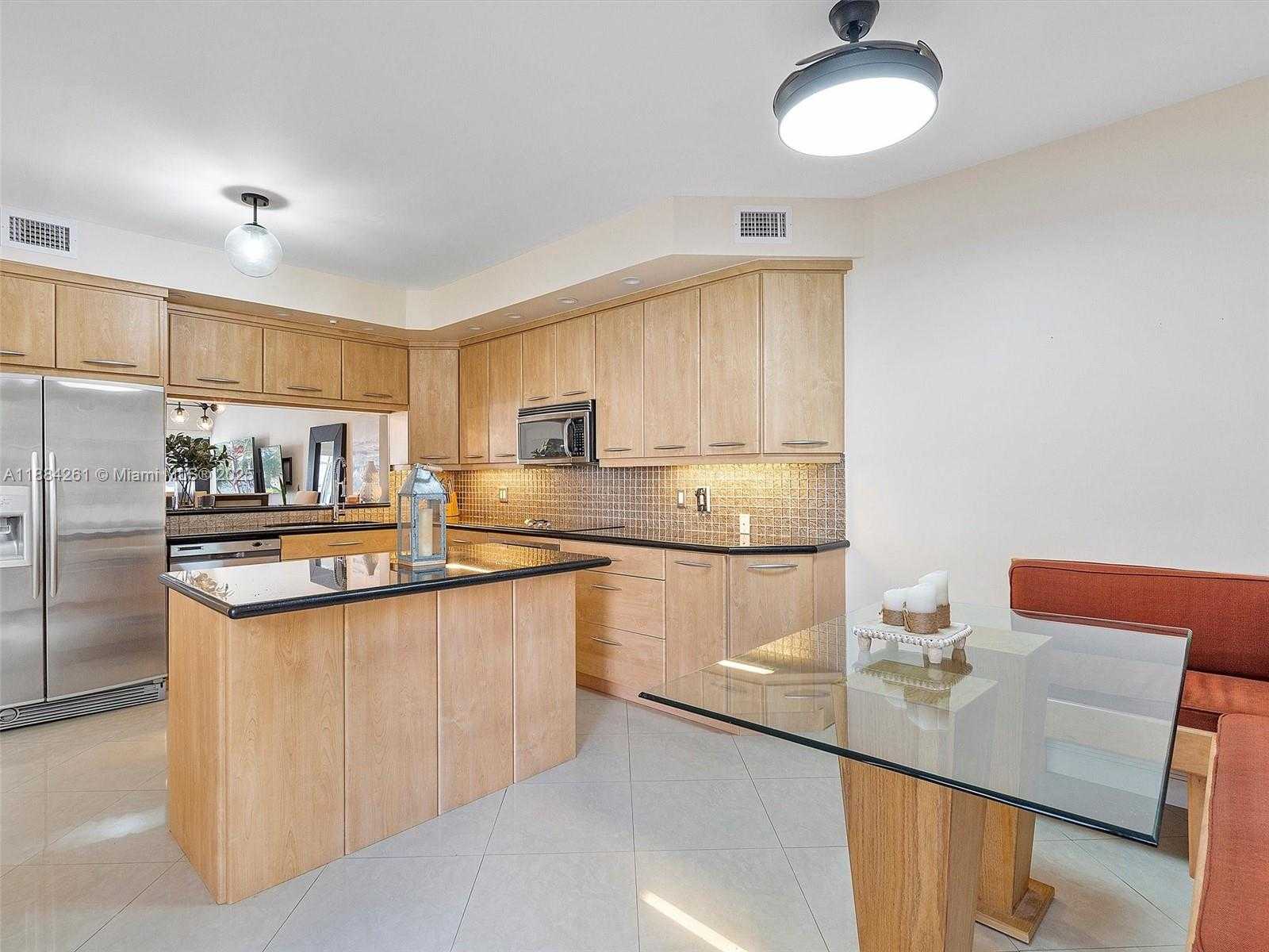 Small Image of 3620 YACHT CLUB DR #503, Aventura Number 32