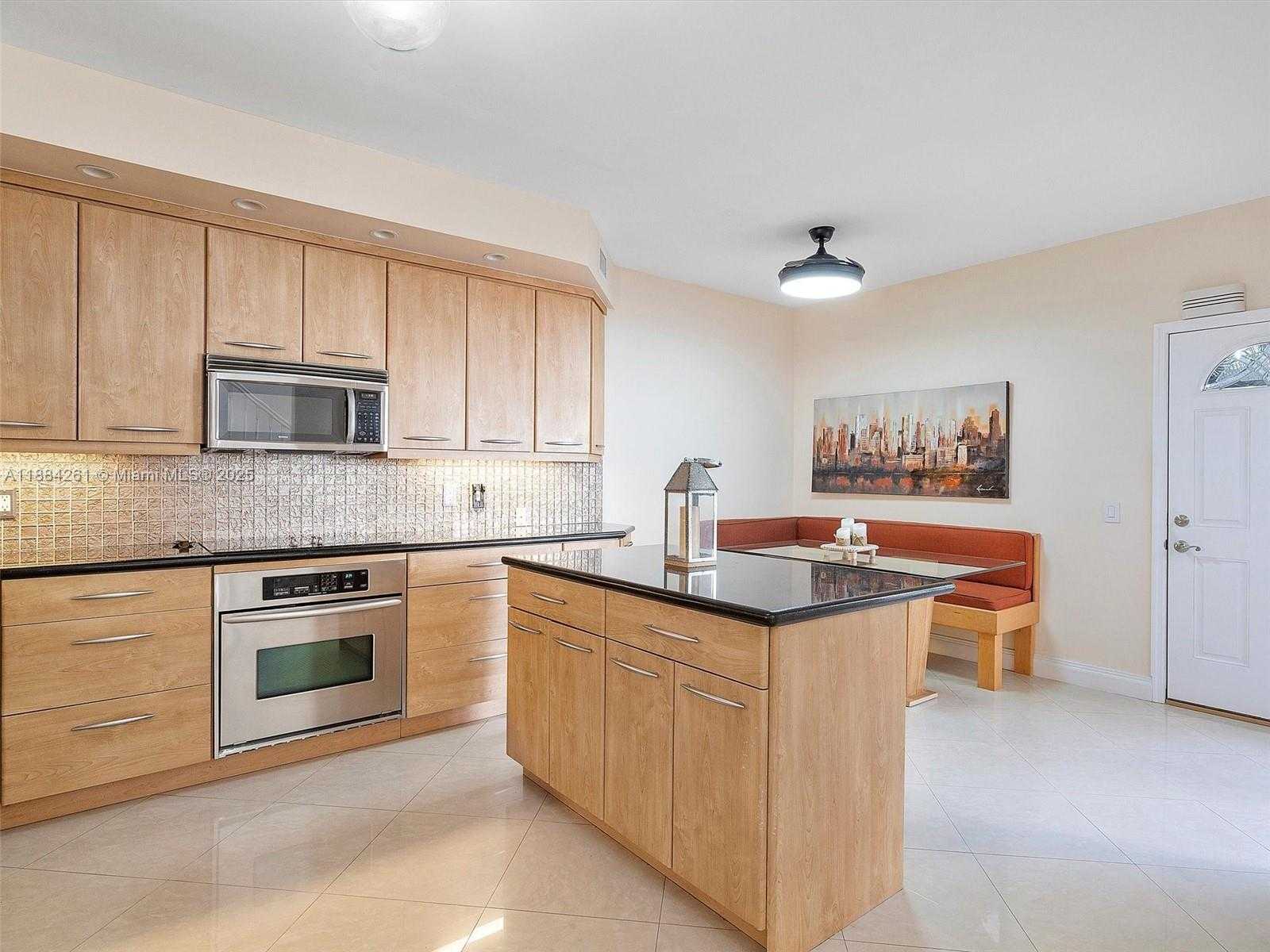 Small Image of 3620 YACHT CLUB DR #503, Aventura Number 36