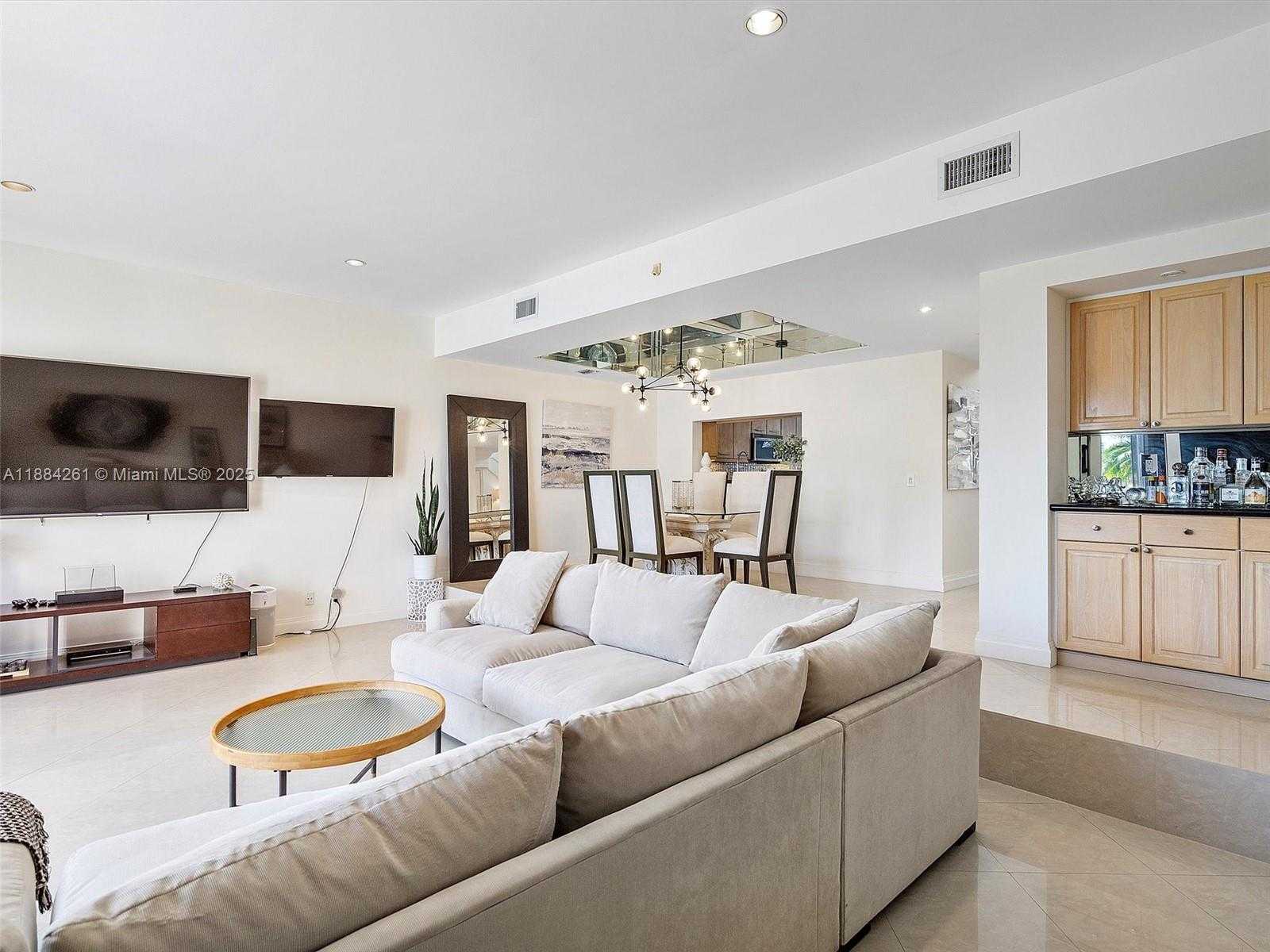 Small Image of 3620 YACHT CLUB DR #503, Aventura Number 42