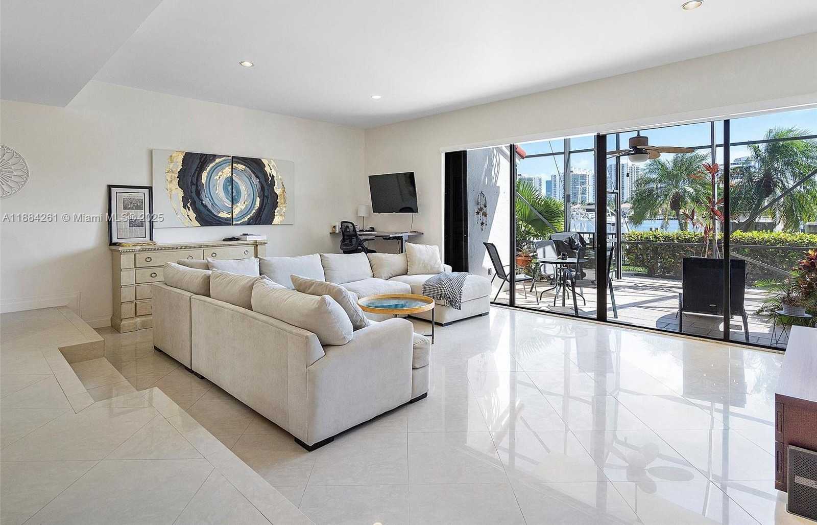Small Image of 3620 YACHT CLUB DR #503, Aventura Number 47
