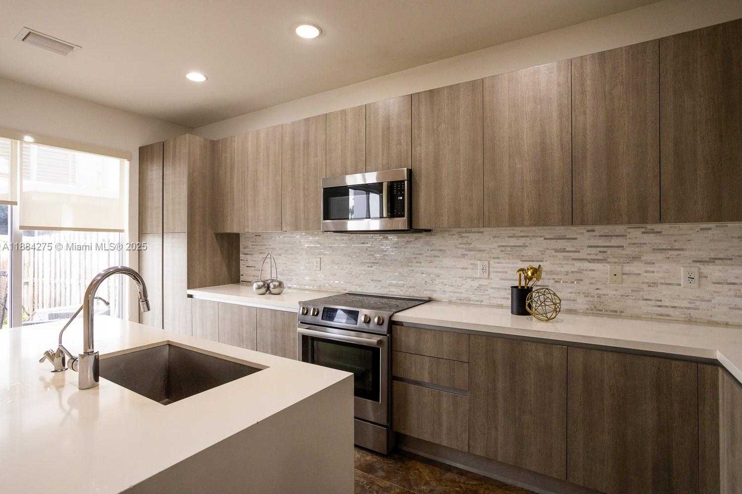 Small Image of 10279 NORTH WEST 72ND ST, Doral Number 12