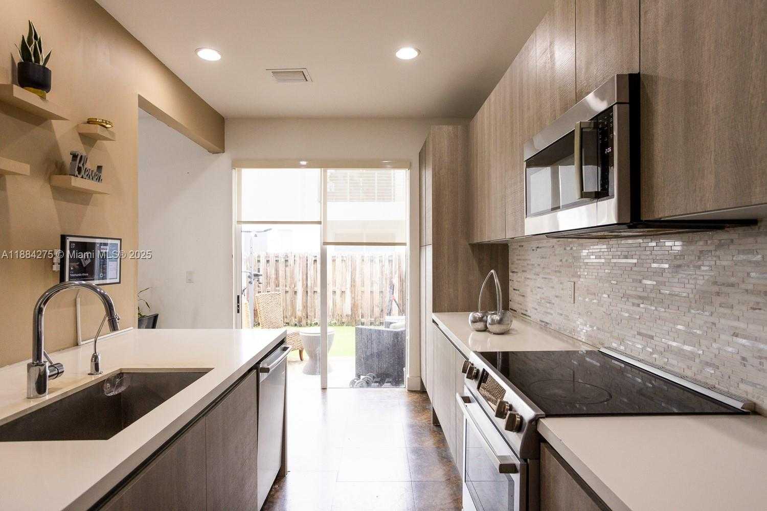 Small Image of 10279 NORTH WEST 72ND ST, Doral Number 13