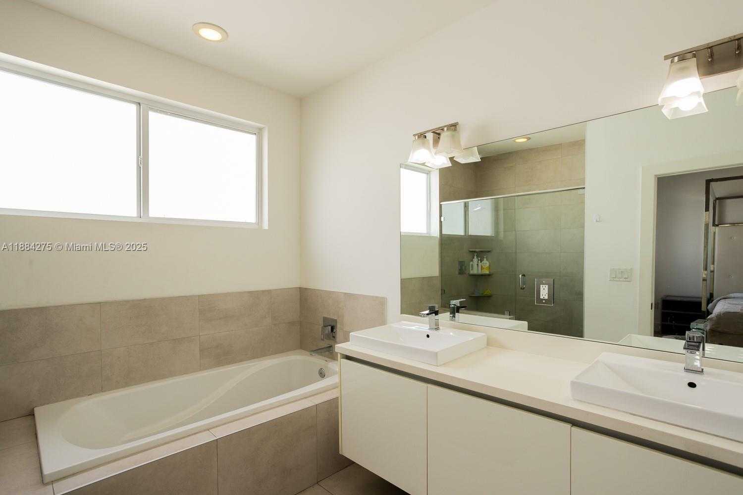 Small Image of 10279 NORTH WEST 72ND ST, Doral Number 19
