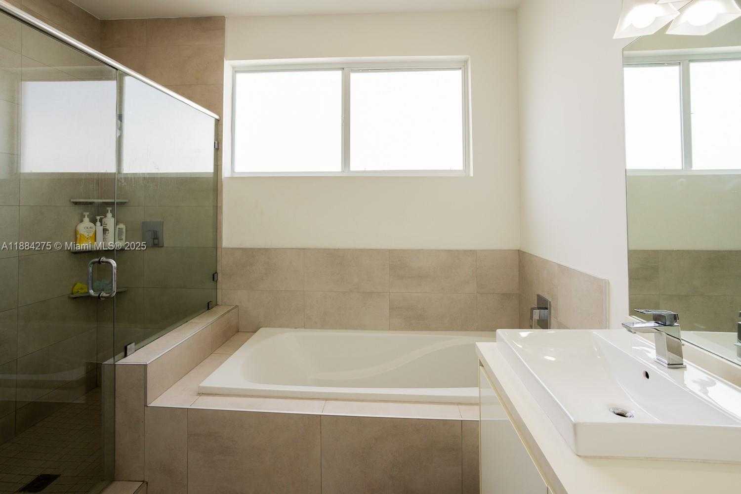 Small Image of 10279 NORTH WEST 72ND ST, Doral Number 20