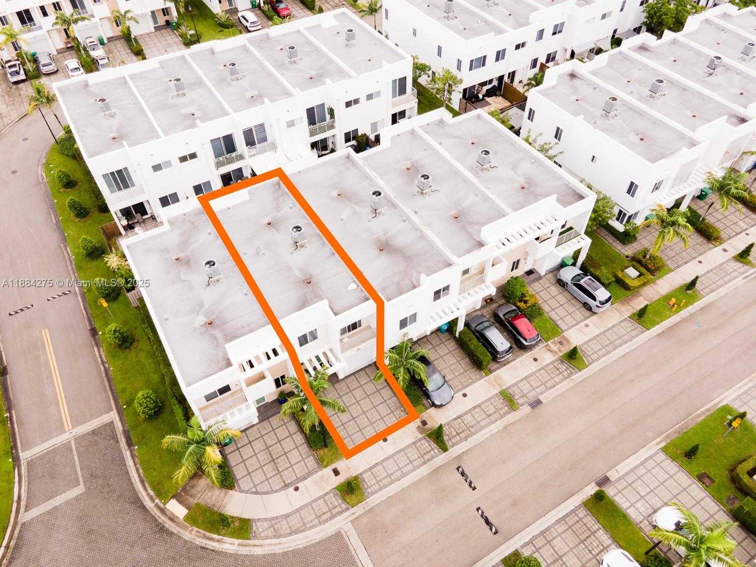 Small Image of 10279 NORTH WEST 72ND ST, Doral Number 3