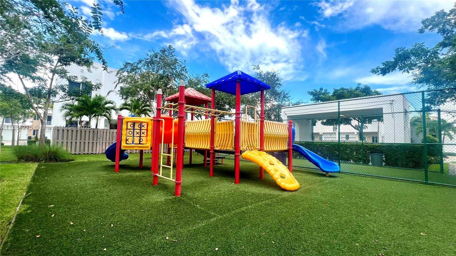 Small Image of 10279 NORTH WEST 72ND ST, Doral Number 30