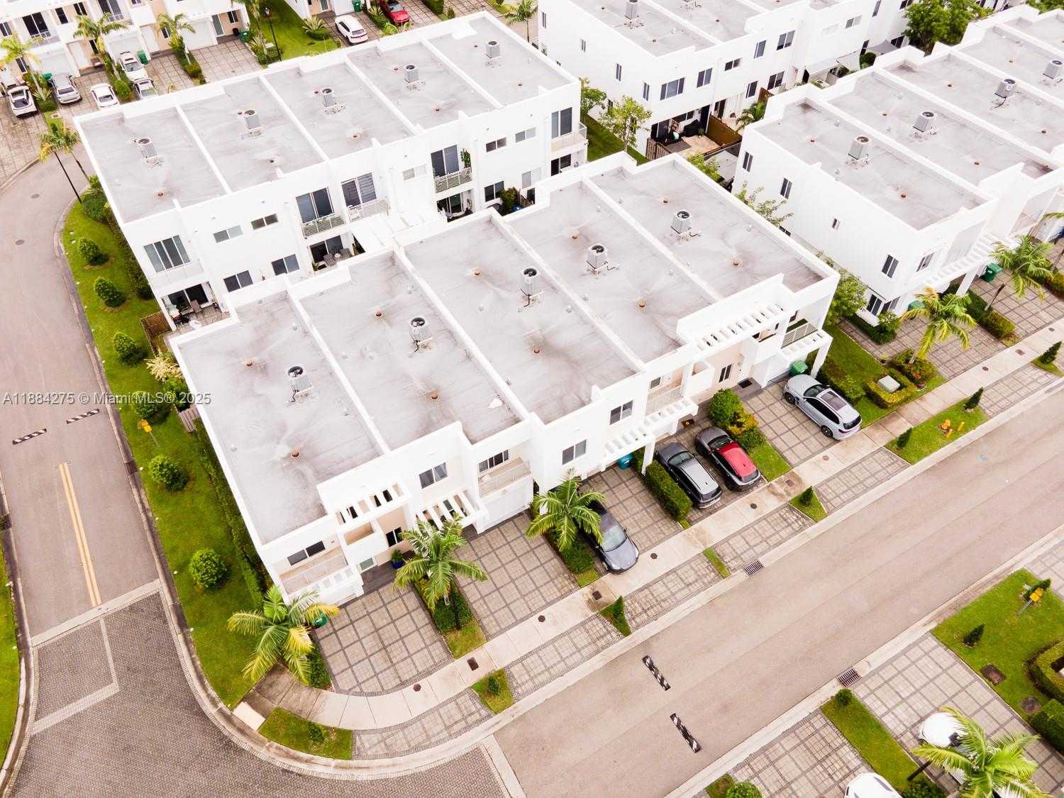 Small Image of 10279 NORTH WEST 72ND ST, Doral Number 5