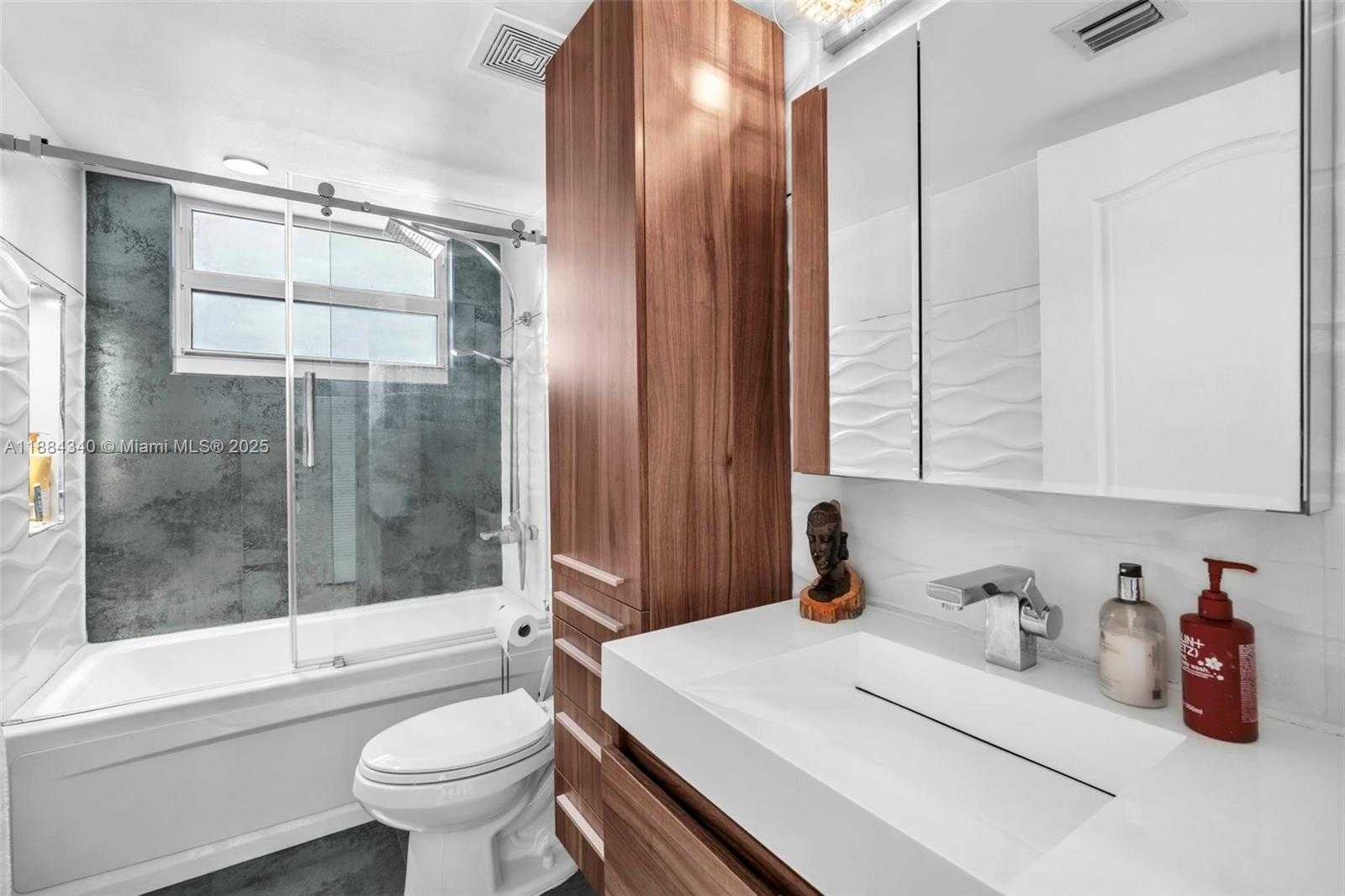 Small Image of 1200 BRICKELL BAY DR #3123, Miami Number 16