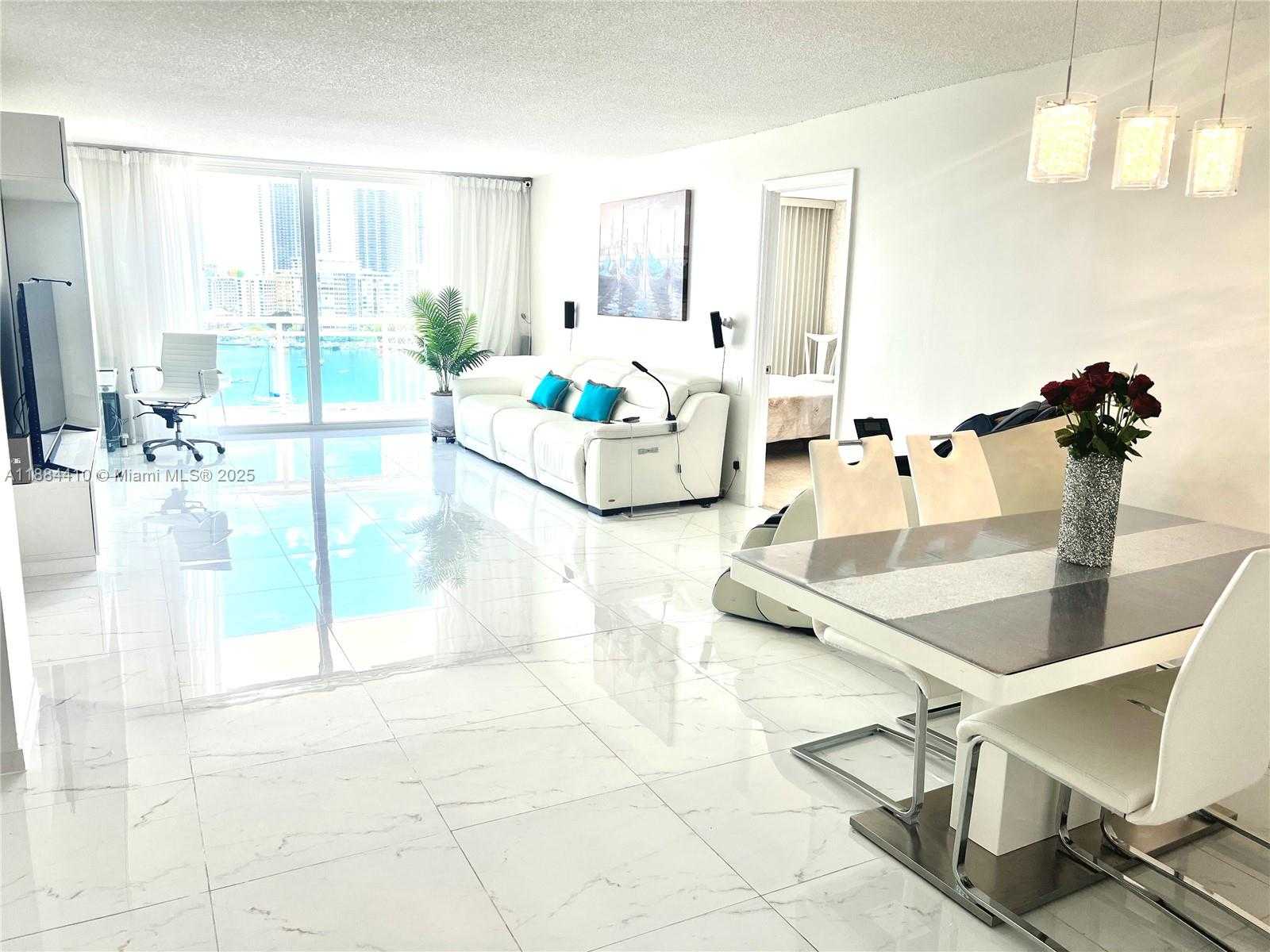 Small Image of 437 GOLDEN ISLES DR #14G, Hallandale Beach Number 4