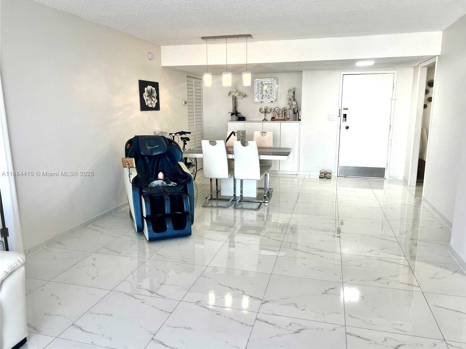 Small Image of 437 GOLDEN ISLES DR #14G, Hallandale Beach Number 7