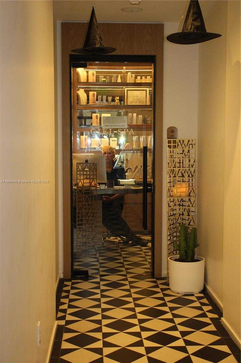 Small Image of 801 SOUTH MIAMI AVE #5508, Miami Number 60