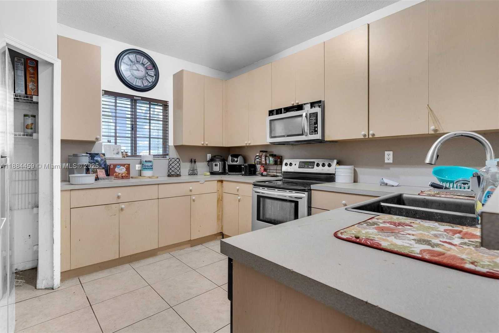 Small Image of 3327 NORTH EAST 11TH DR, Homestead Number 18