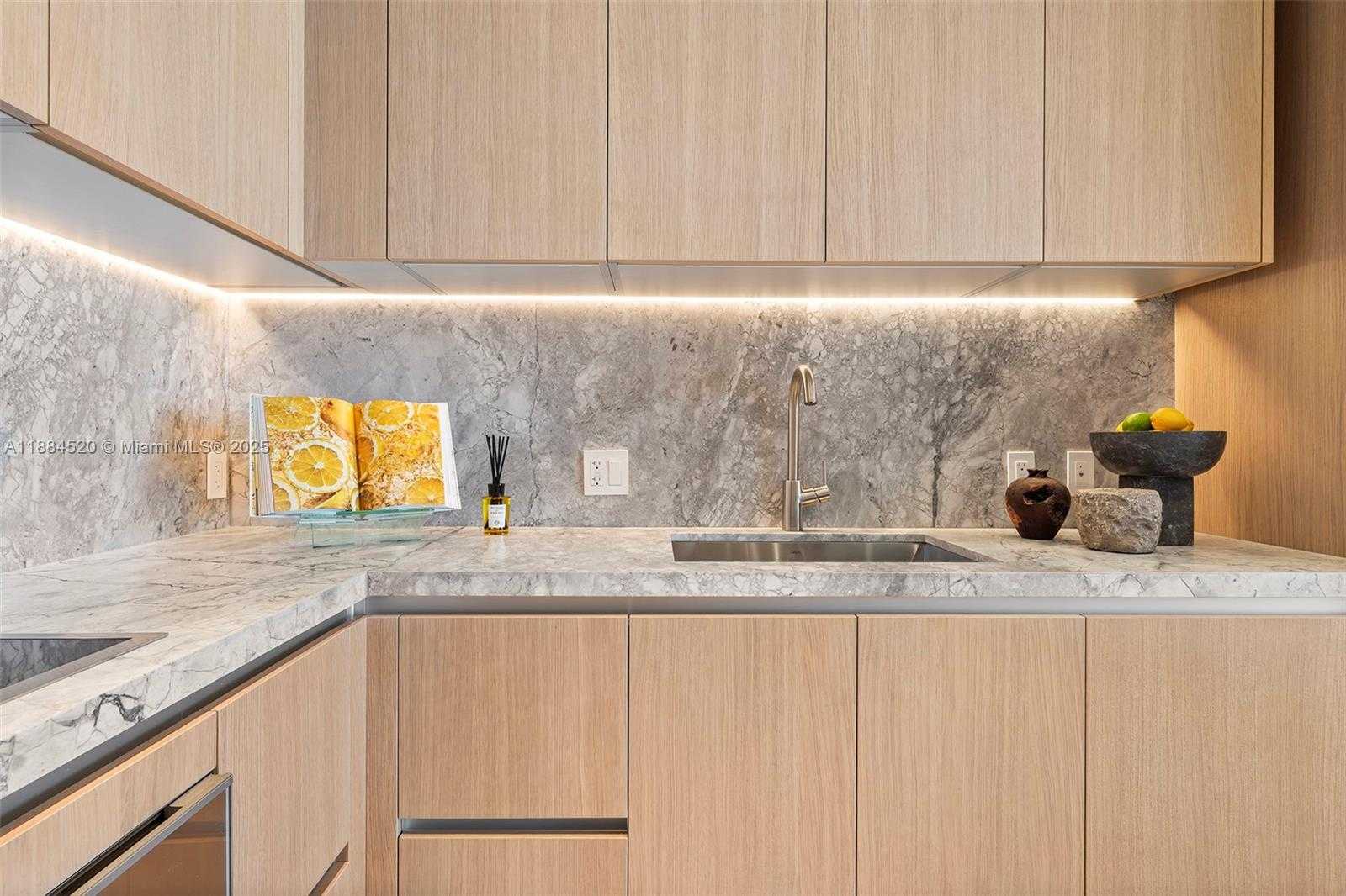 Small Image of 500 ALTON RD #1006, Miami Beach Number 12