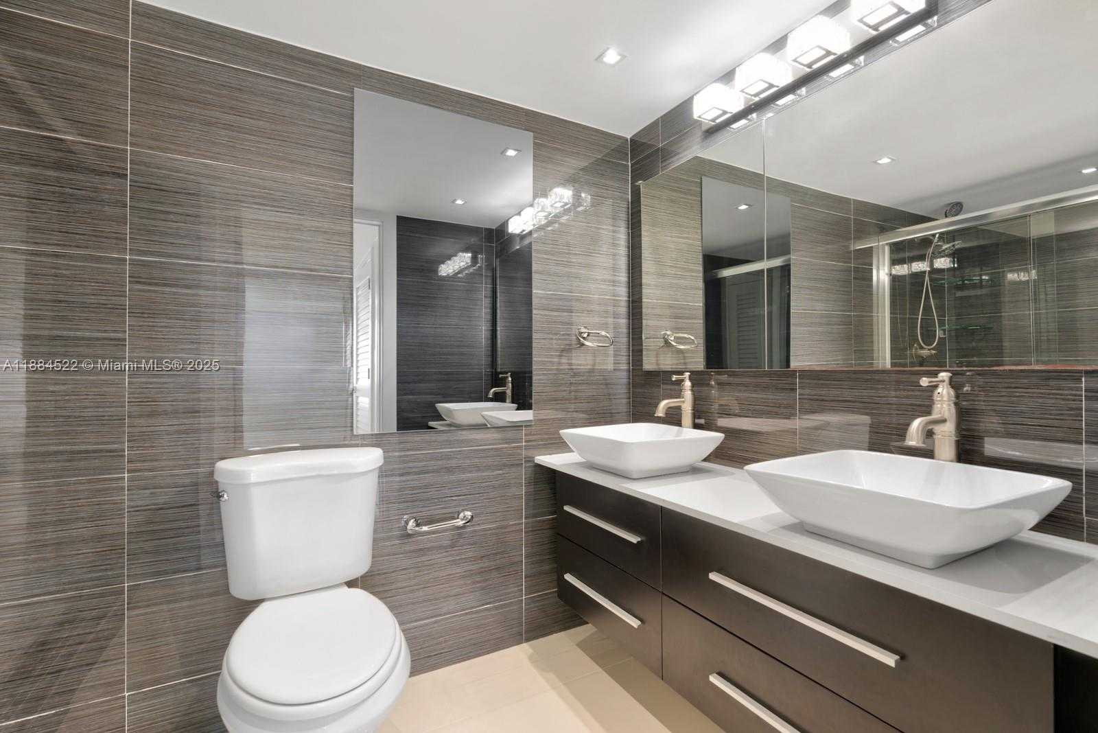 Small Image of 6770 INDIAN CREEK DR #10E, Miami Beach Number 15