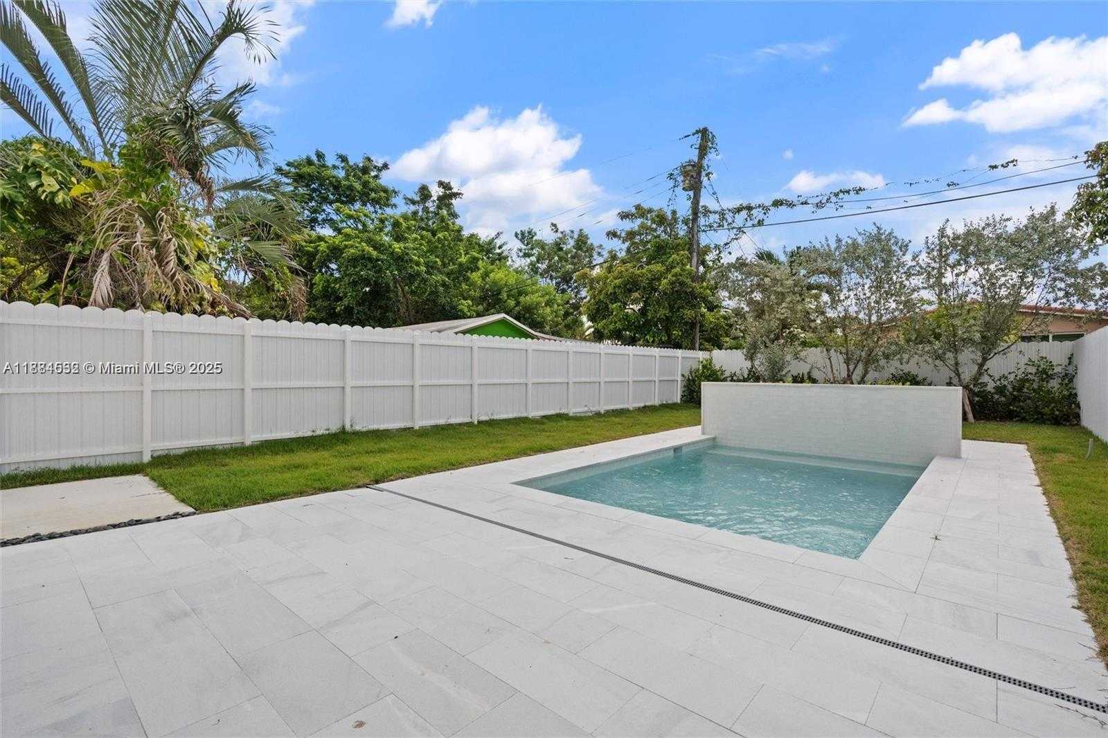 Small Image of 2947 SW 37th Ct, Miami, FL 33134, USA Number 2