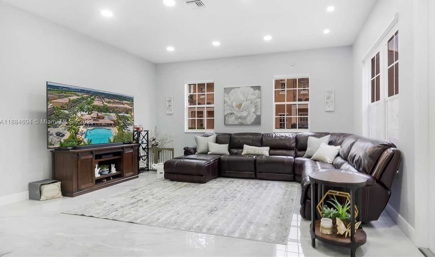 Small Image of 14709 SOUTH WEST 6TH ST, Pembroke Pines Number 10