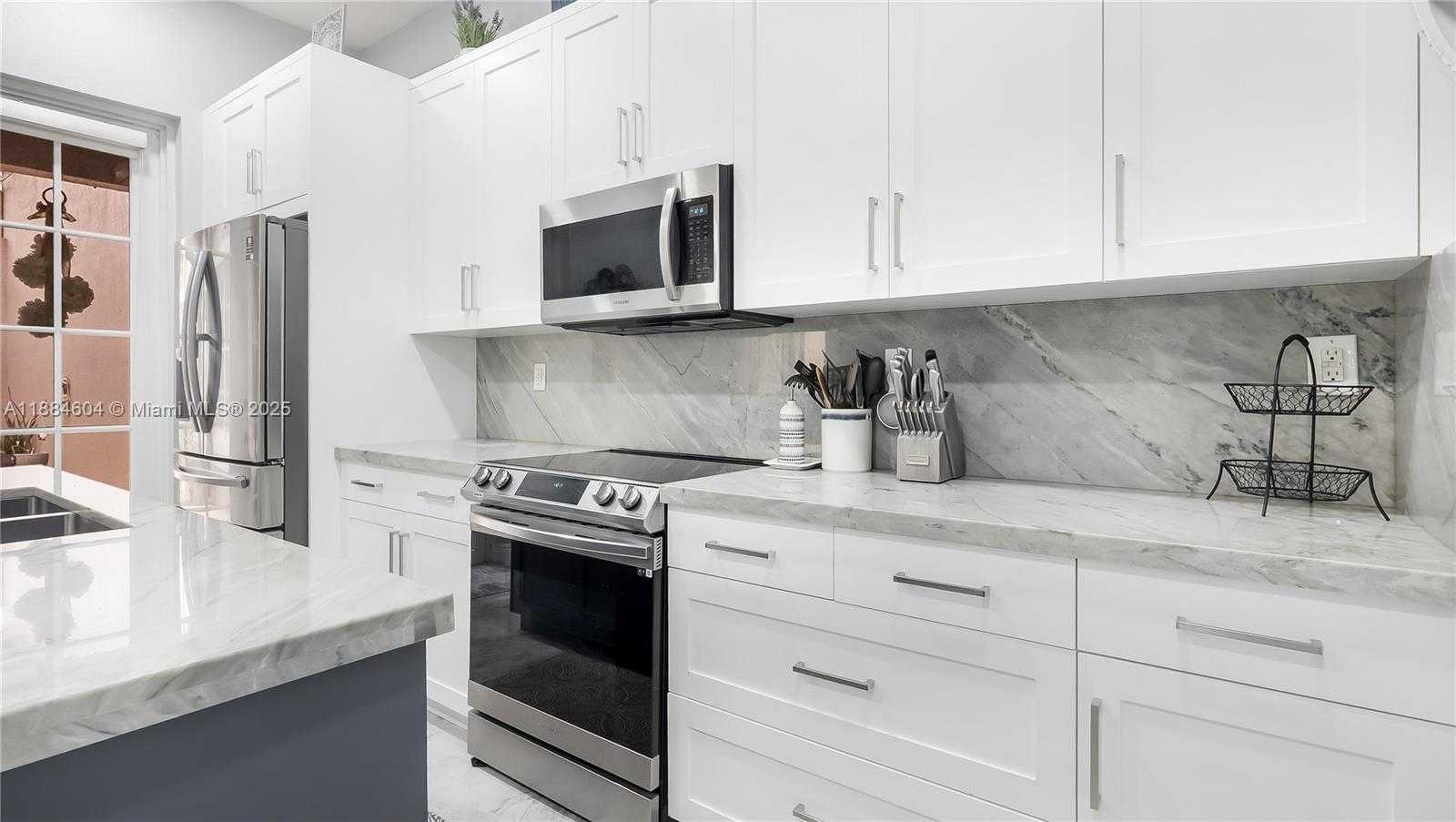 Small Image of 14709 SOUTH WEST 6TH ST, Pembroke Pines Number 16