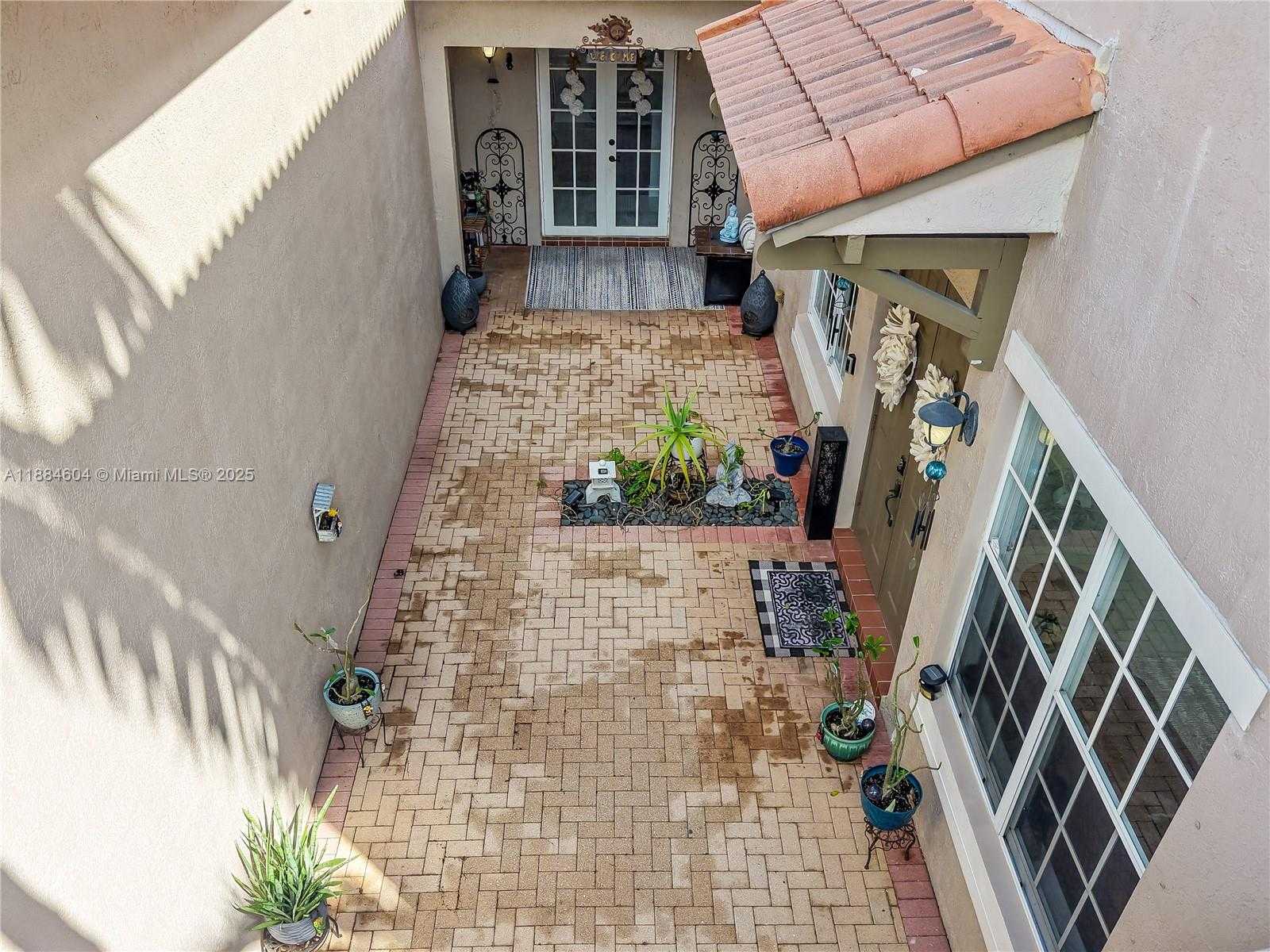 Small Image of 14709 SOUTH WEST 6TH ST, Pembroke Pines Number 47