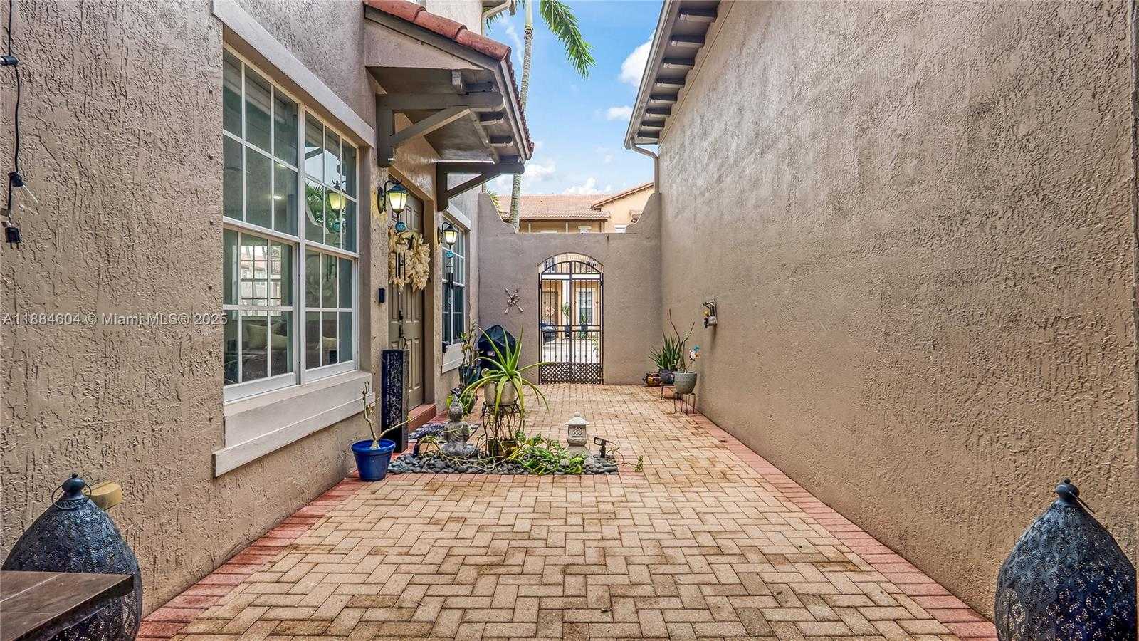 Small Image of 14709 SOUTH WEST 6TH ST, Pembroke Pines Number 5