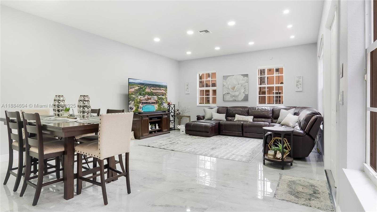 Small Image of 14709 SOUTH WEST 6TH ST, Pembroke Pines Number 9
